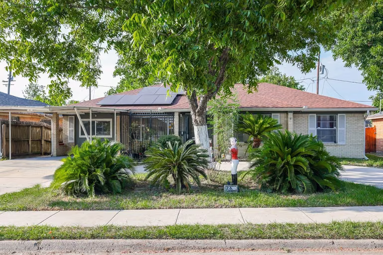 Photo of 266 W Riverwood Drive, Houston, TX 77076
