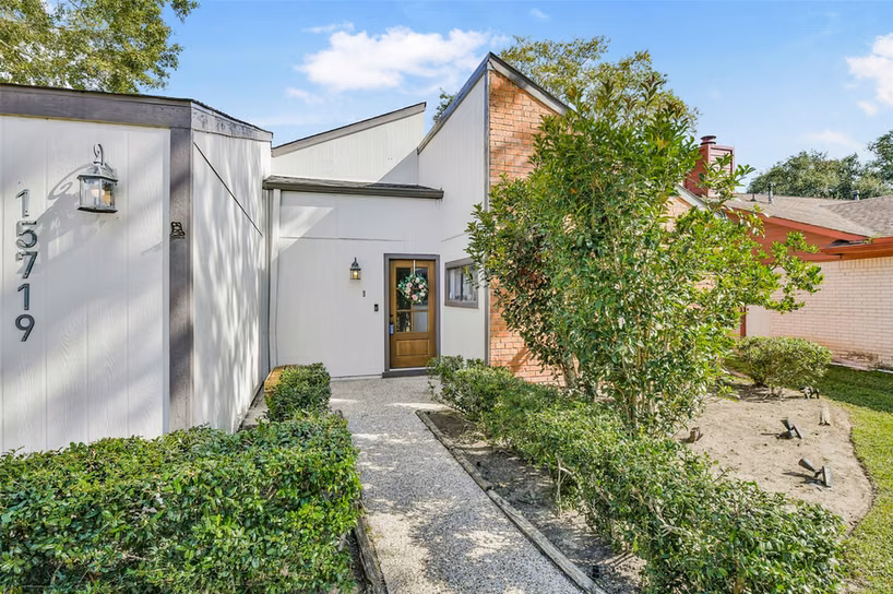 Photo 2 of 15719 Stonehaven Drive, Houston, TX