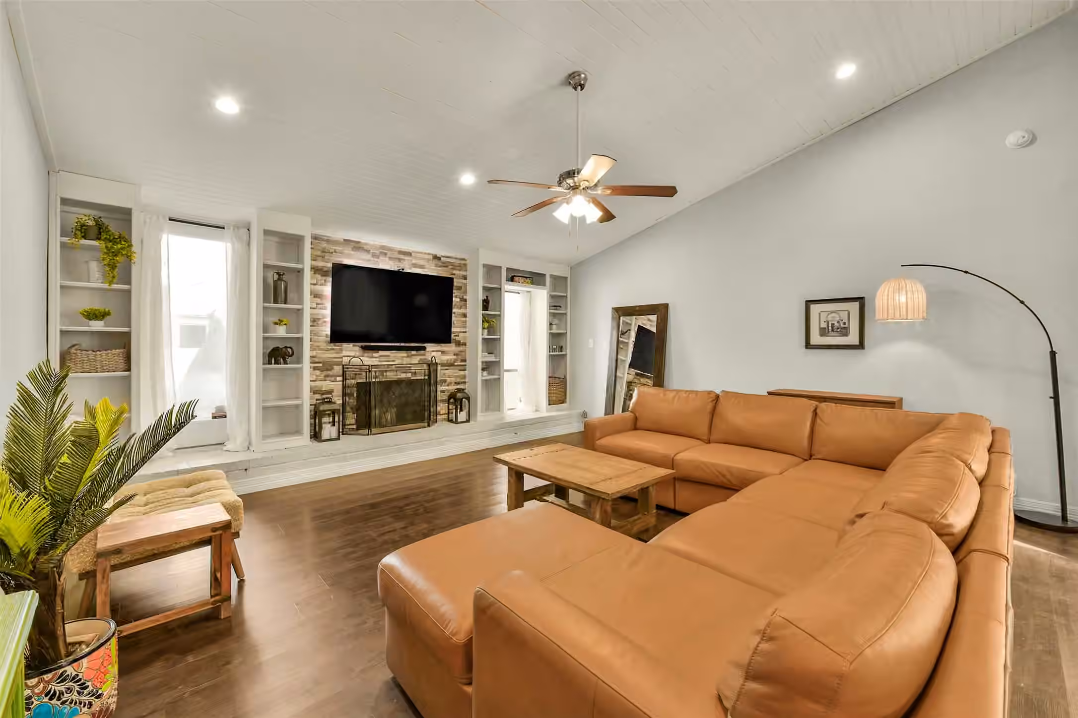 Photo 5 of 15719 Stonehaven Drive, Houston, TX