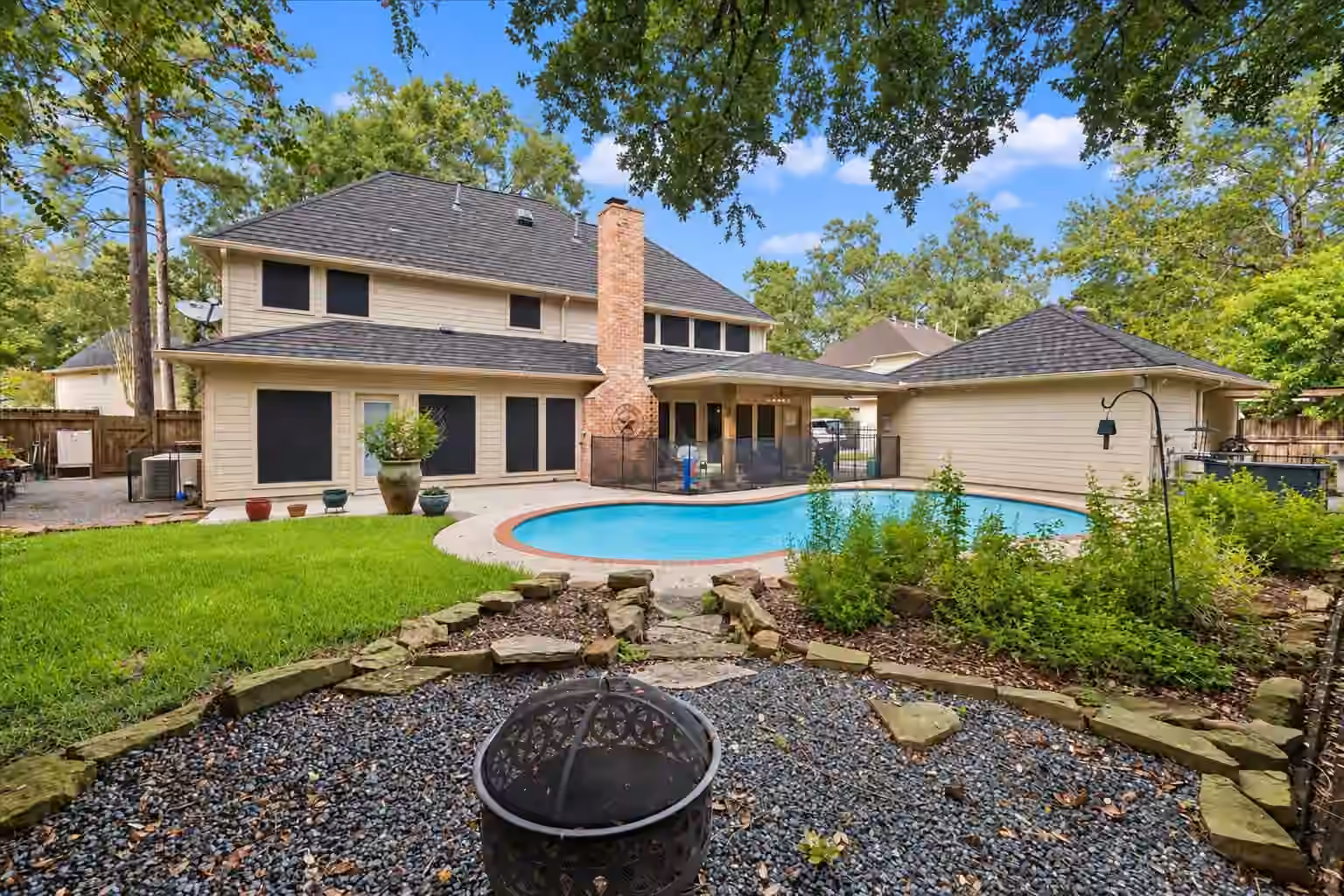 Photo 2 of 2411 Kings Lodge Drive, Kingwood, TX