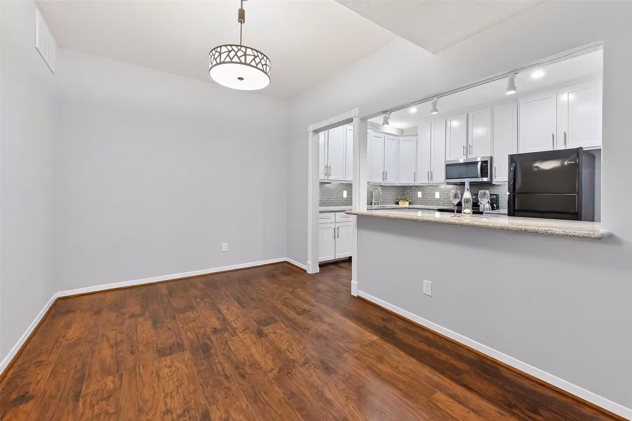 Photo 6 of 2100 Tanglewilde Street 740, Houston, TX