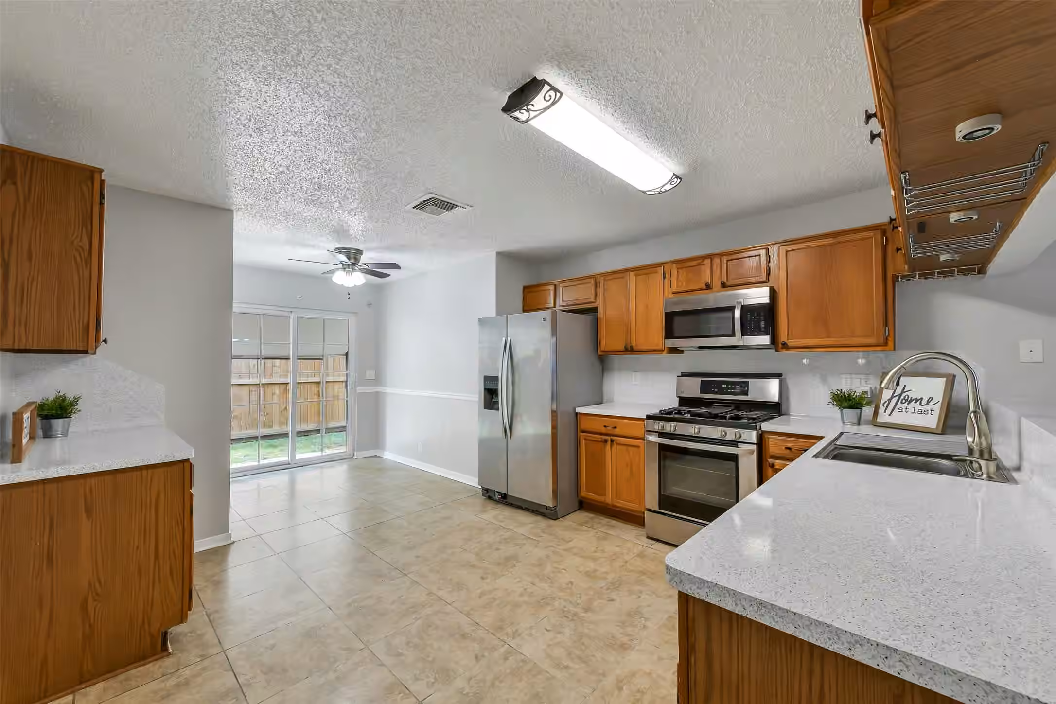 Photo 4 of 2708 Glendale Drive, Pearland, TX