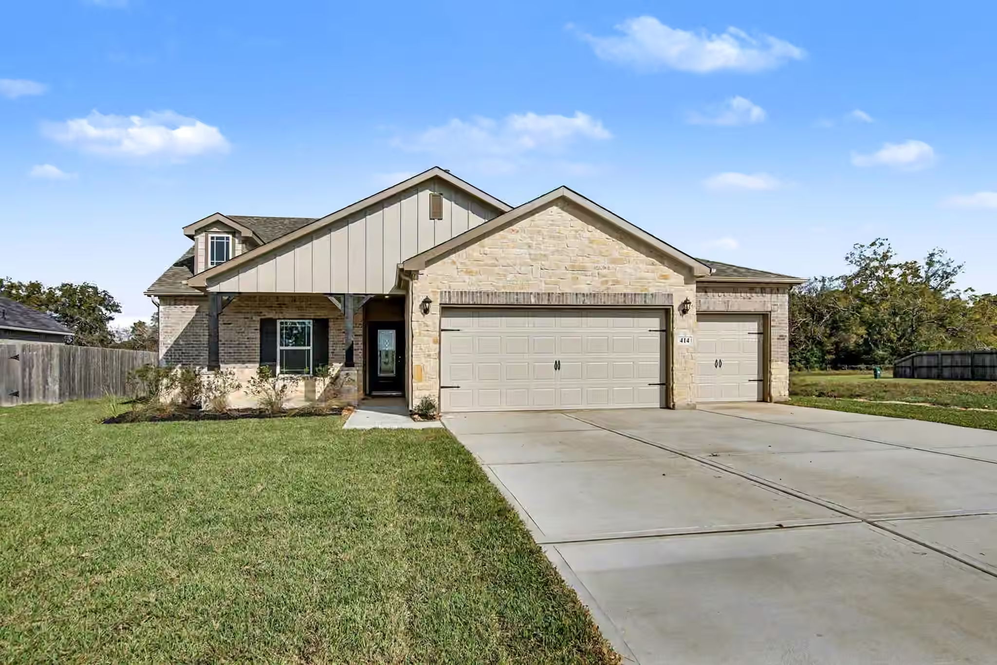 Photo of 414 Wellshire Drive, West Columbia, TX