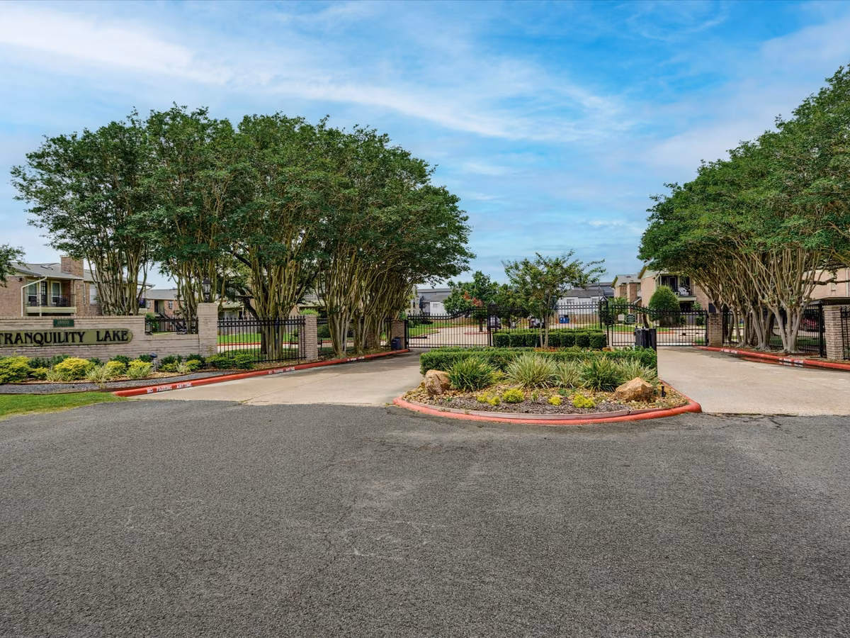 Photo of 18800 Egret Bay Boulevard 1605, Webster, TX 77058