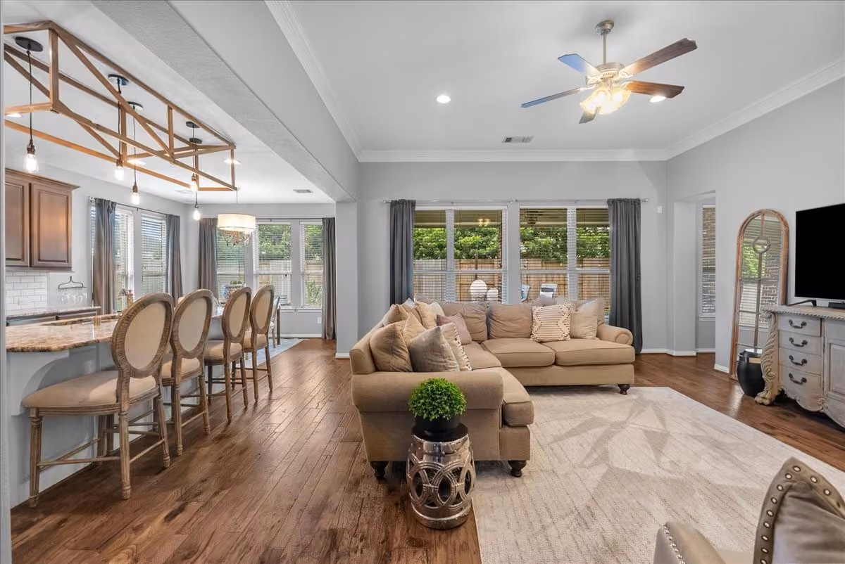 Photo 6 of 904 Cozy Hollow Court, Friendswood, TX