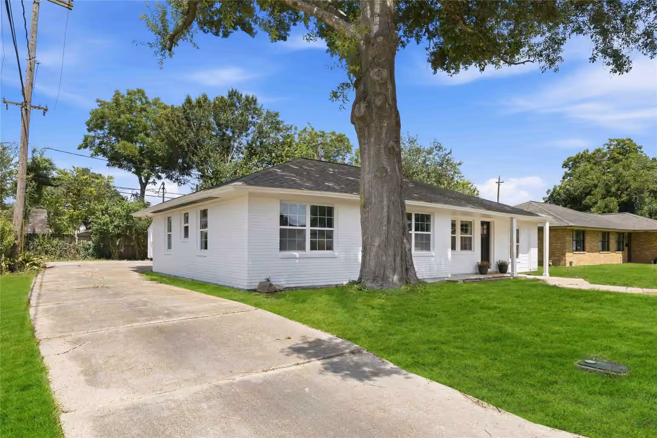 Photo 2 of 724 Oriole Lane, Pasadena, TX