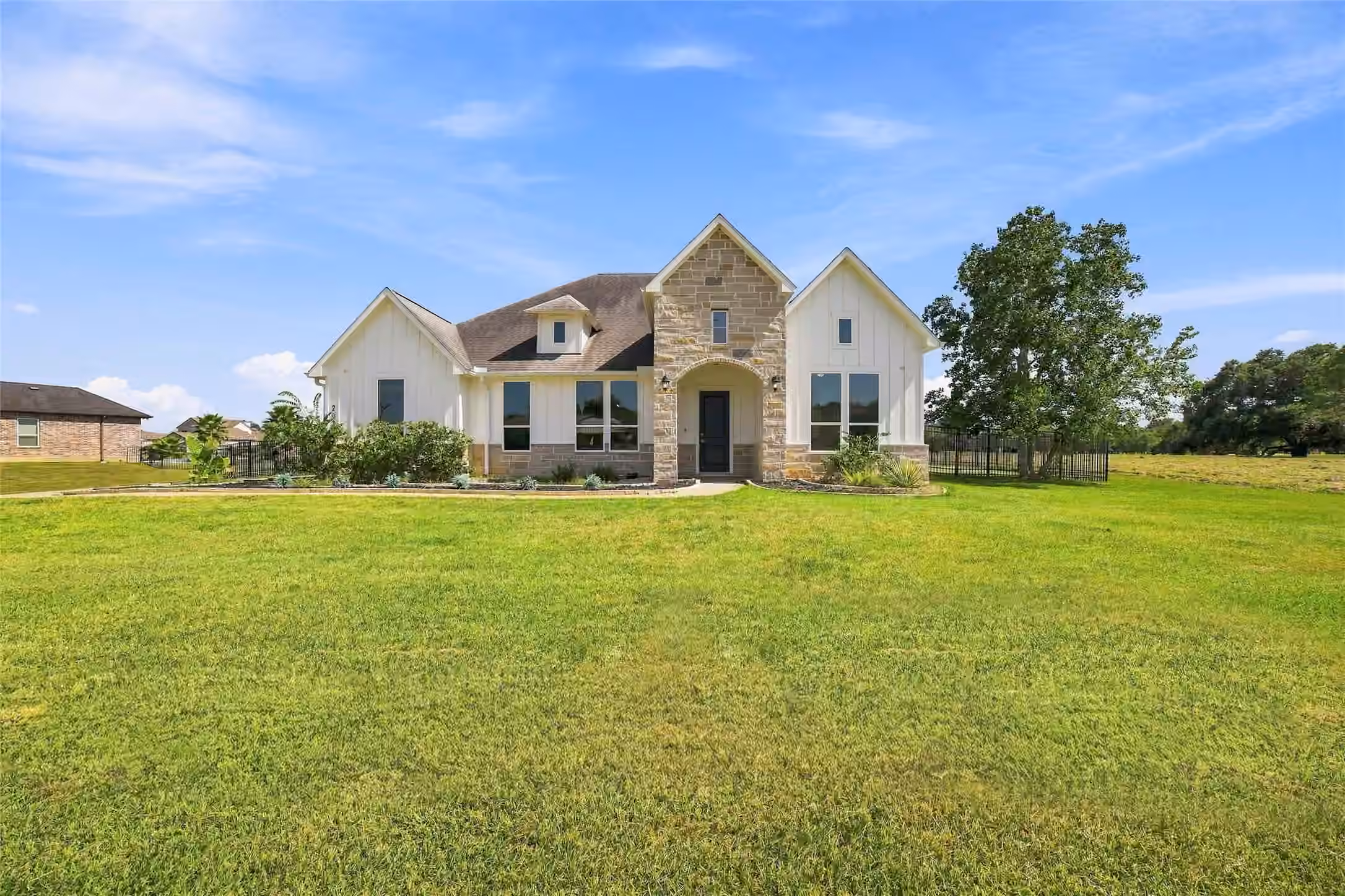 Photo of 203 Cavalry Trail Drive, Rosharon, TX