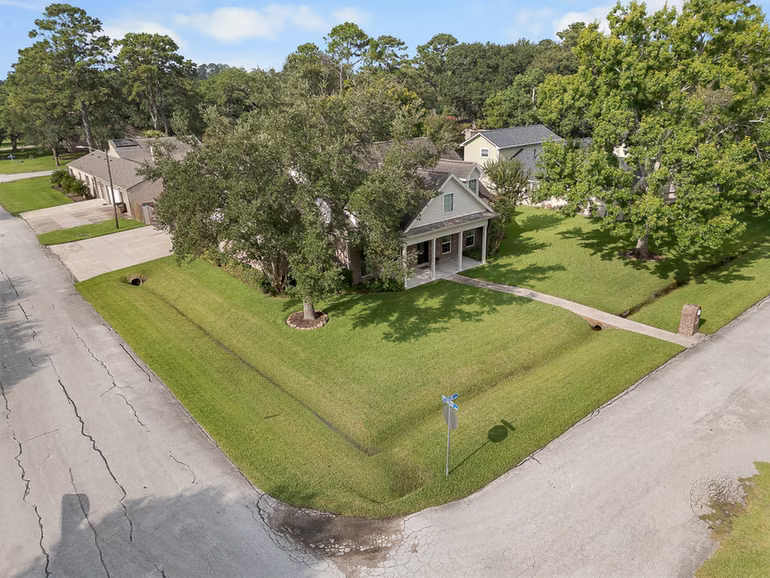 Photo 3 of 603 Renaldo Street, Dickinson, TX