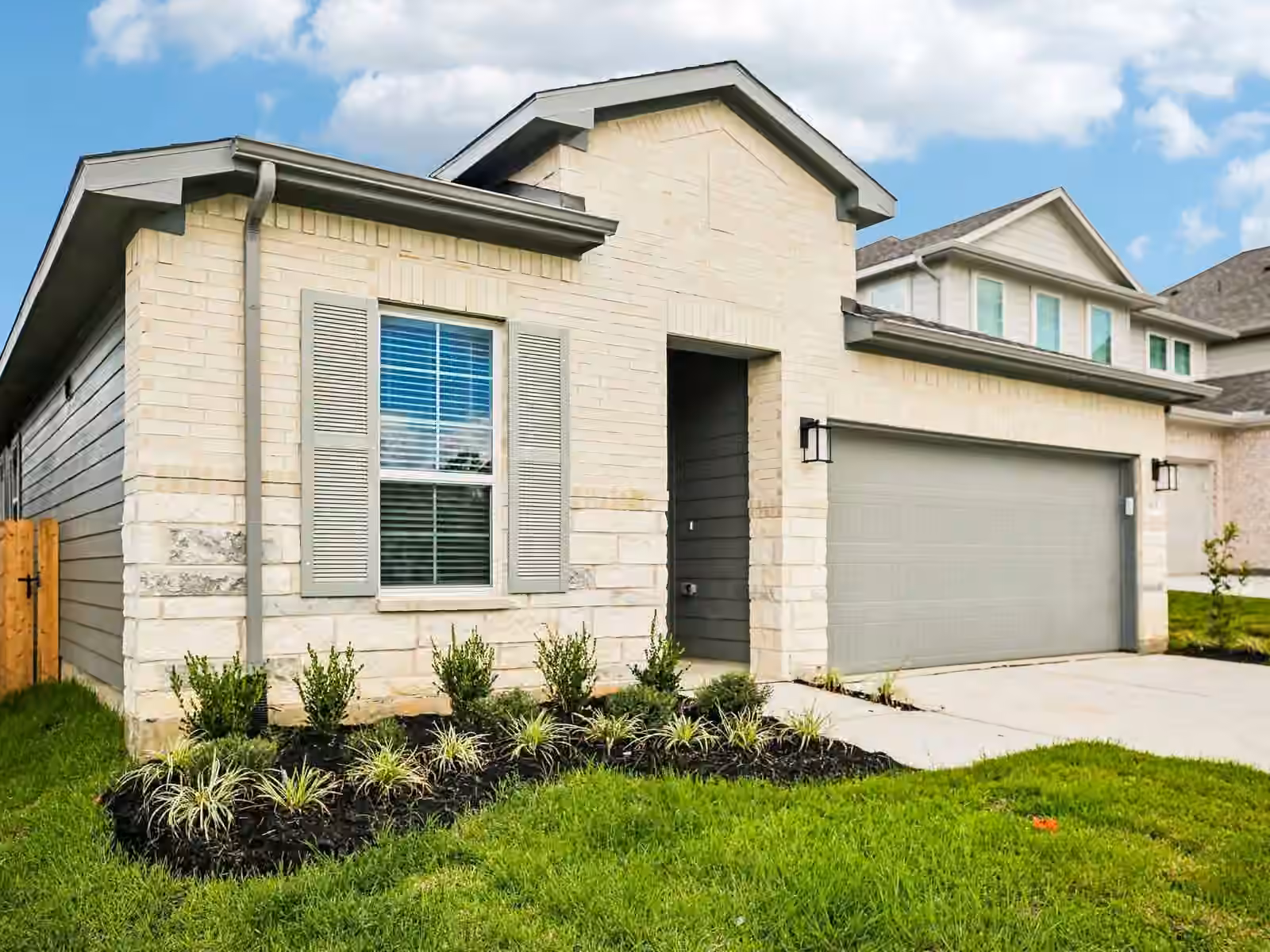 Photo 2 of 415 Gram Hill Drive, Montgomery, TX