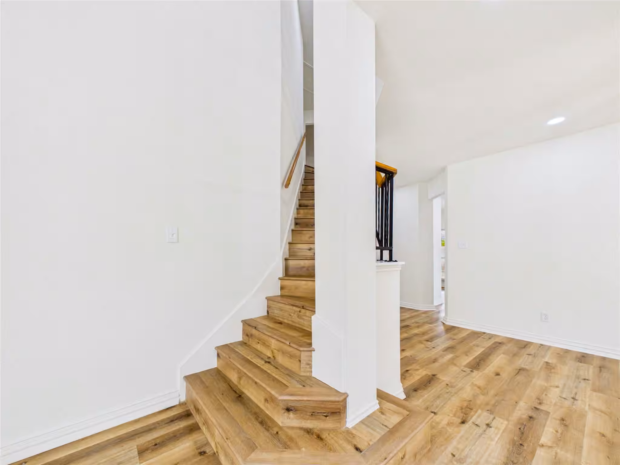 Photo 7 of 1922 Tipperary Drive, Deer Park, TX