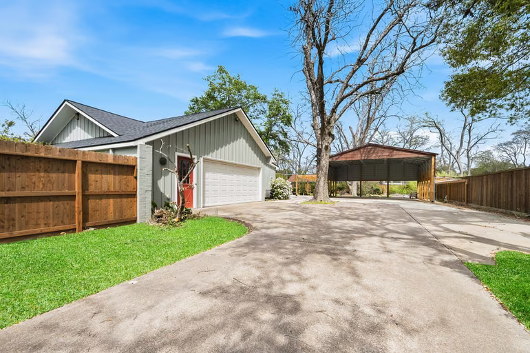 Photo 6 of 2111 N Galveston Avenue, Pearland, TX