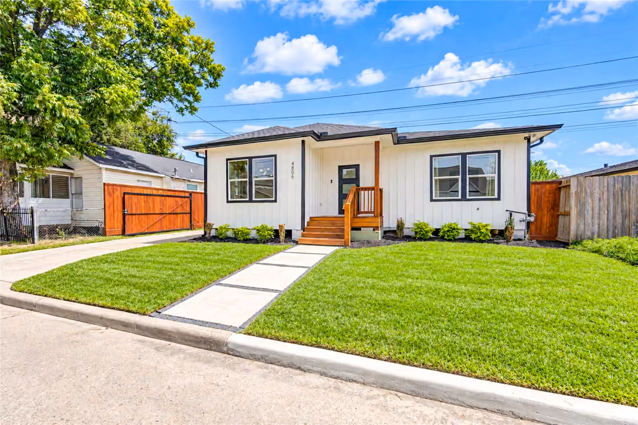 Photo 3 of 4806 Hardy Street, Houston, TX