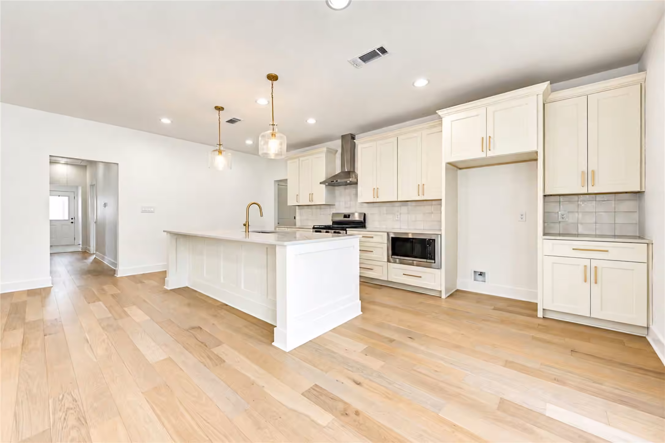 Photo 5 of 4806 Hardy Street, Houston, TX
