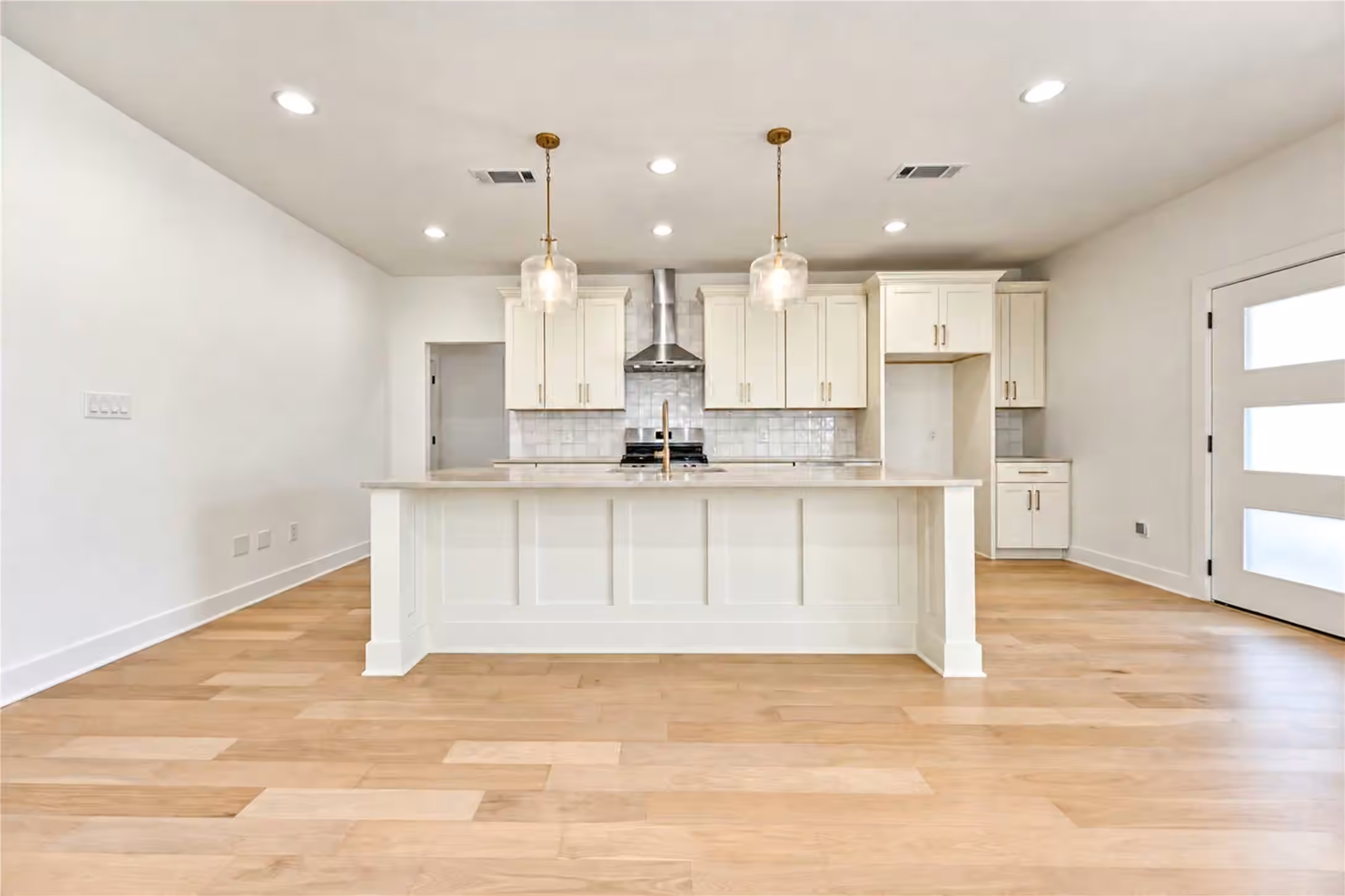Photo 6 of 4806 Hardy Street, Houston, TX