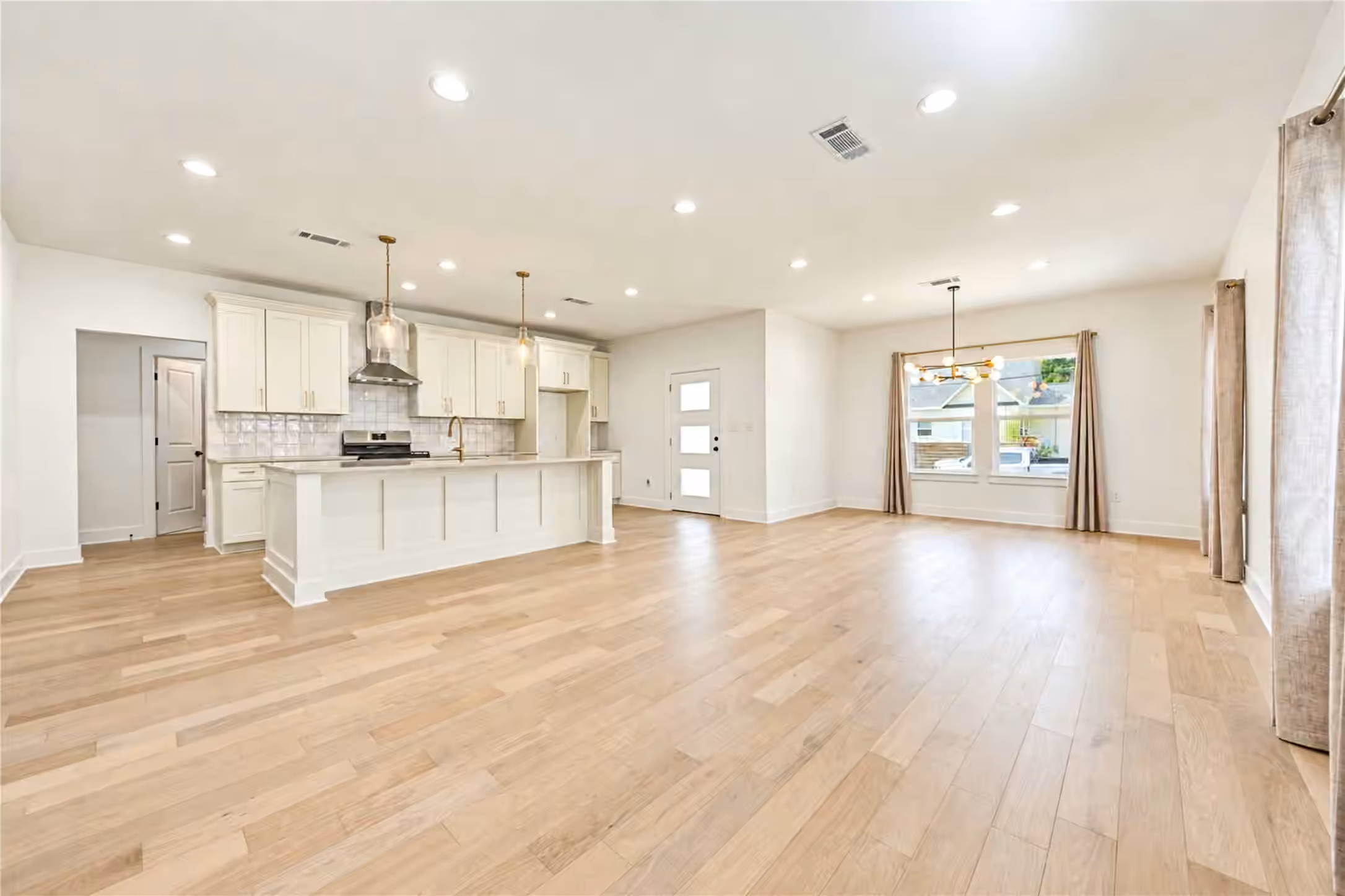 Photo 7 of 4806 Hardy Street, Houston, TX