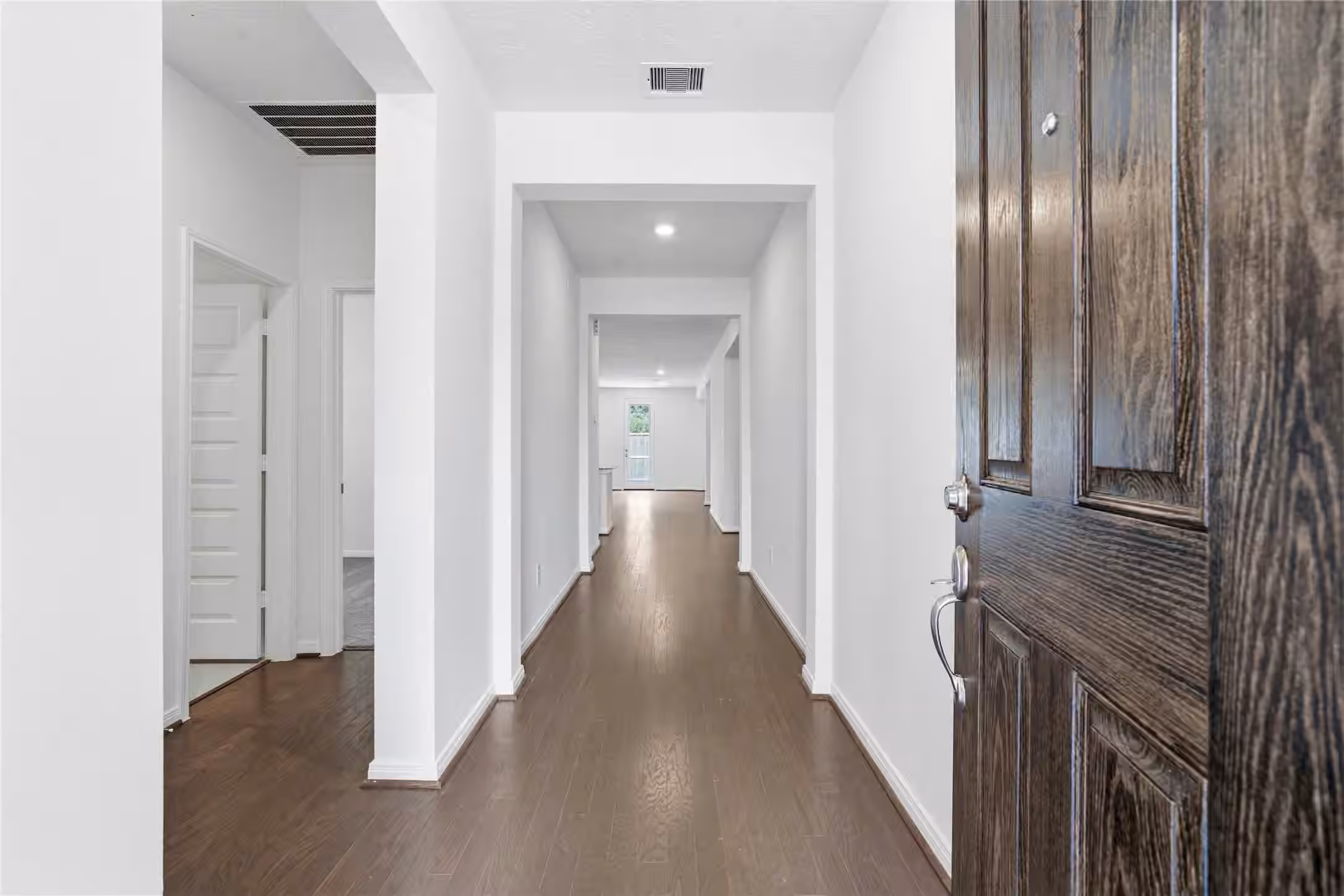Photo 4 of 4805 Seven Oaks Lane, Conroe, TX