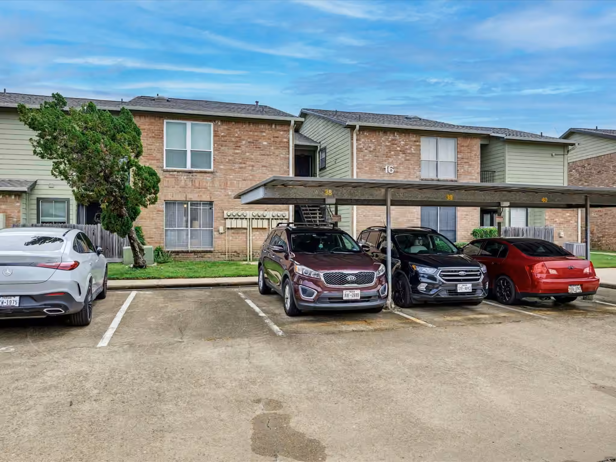 Photo 2 of 18800 Egret Bay Boulevard 1605, Webster, TX