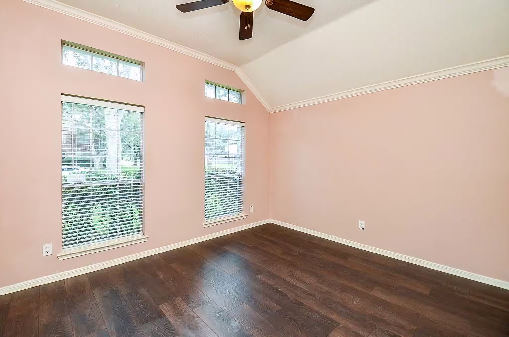 Photo 4 of 610 High Meadows Drive, Sugar Land, TX