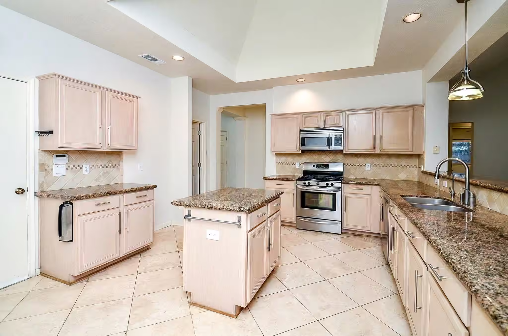 Photo 7 of 610 High Meadows Drive, Sugar Land, TX