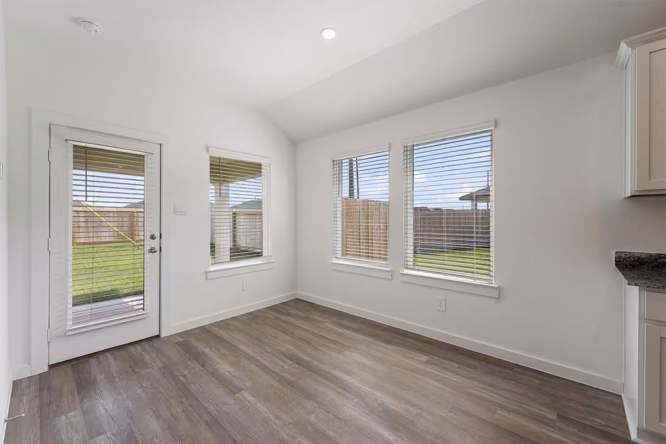 Photo 6 of 1106 Rayburn Drive, Rosharon, TX