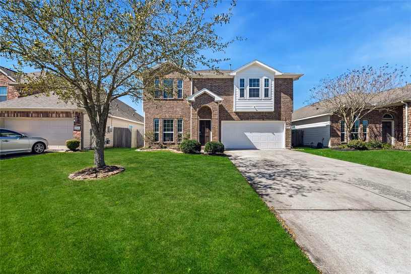 Photo 2 of 512 Forest Village Circle, La Marque, TX