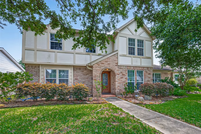 Photo 2 of 16217 Lakeview Drive, Jersey Village, TX