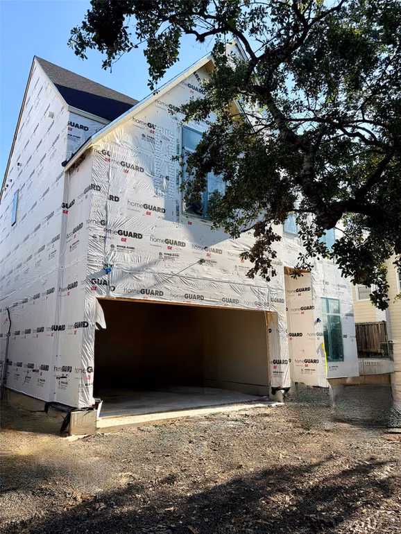 Photo 3 of 735 E 8TH 1/2 Street, Houston, TX