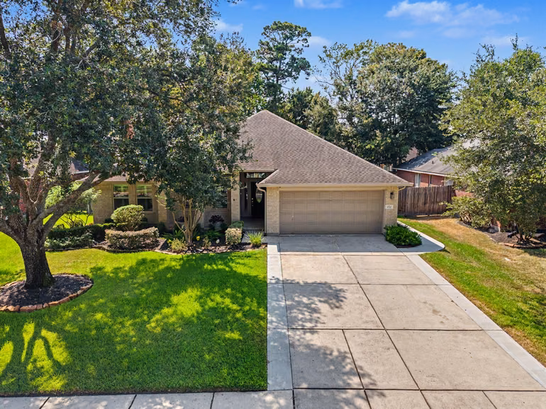 Photo 2 of 18043 Landing Brook Drive, Atascocita, TX