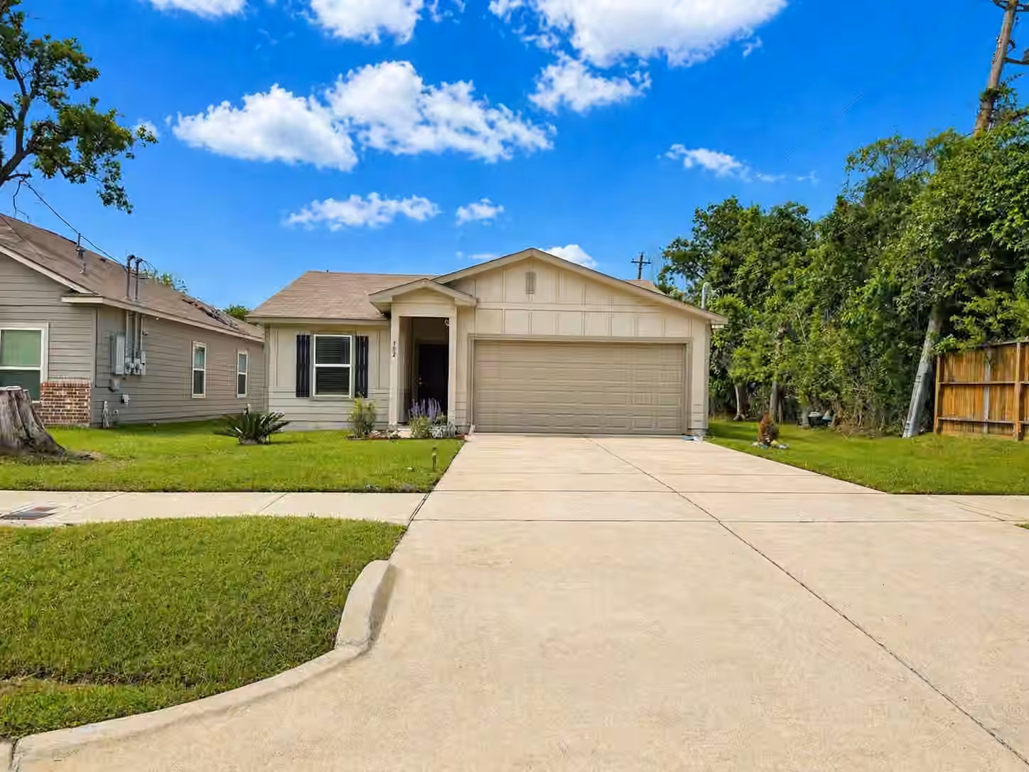 Photo of 302 Connecticut Street, Houston, TX 77029
