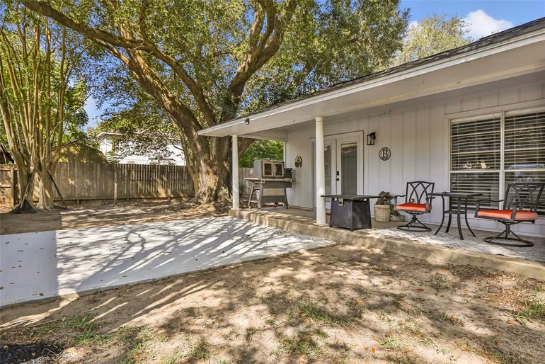Photo 4 of 1933 N San Jacinto Street, Liberty, TX