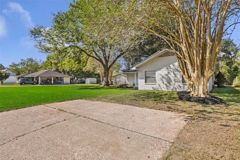 Photo 5 of 1933 N San Jacinto Street, Liberty, TX