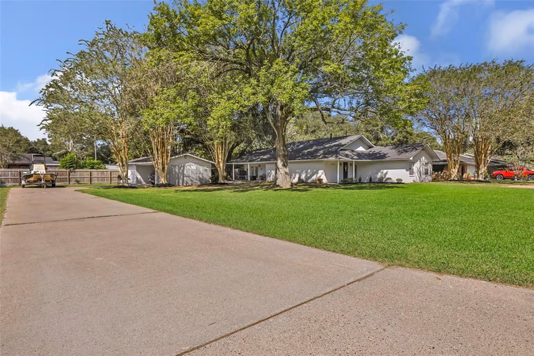 Photo 7 of 1933 N San Jacinto Street, Liberty, TX