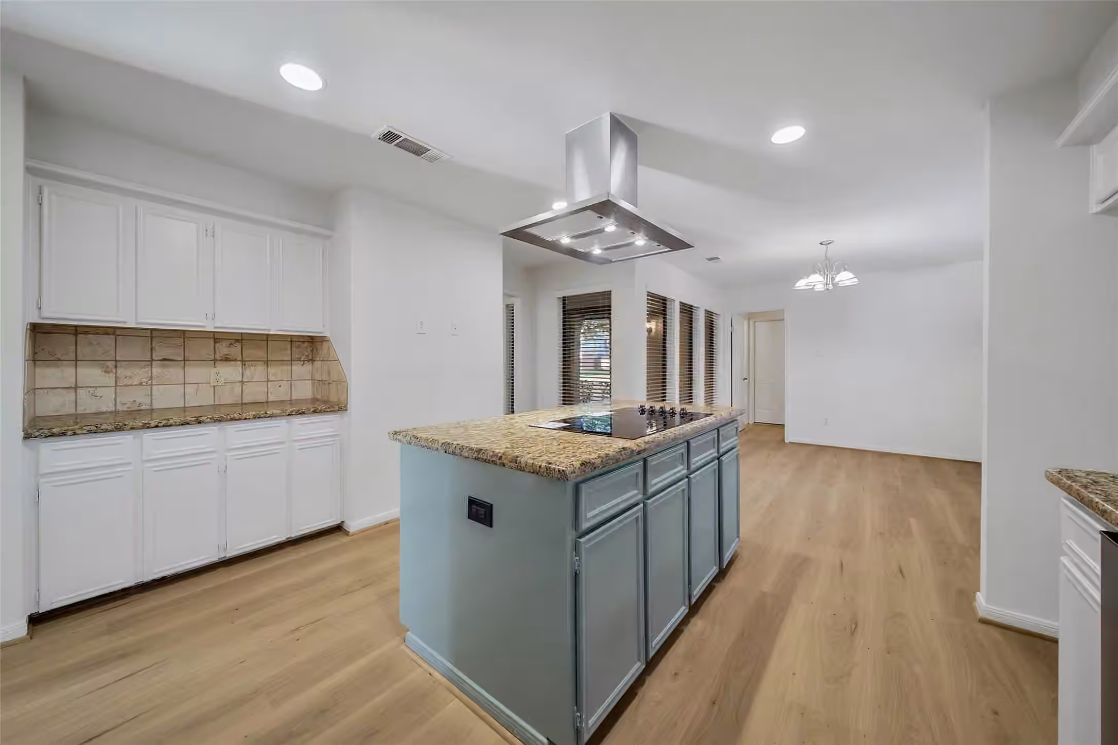 Photo 7 of 813 E Green Belt Drive, Sugar Land, TX
