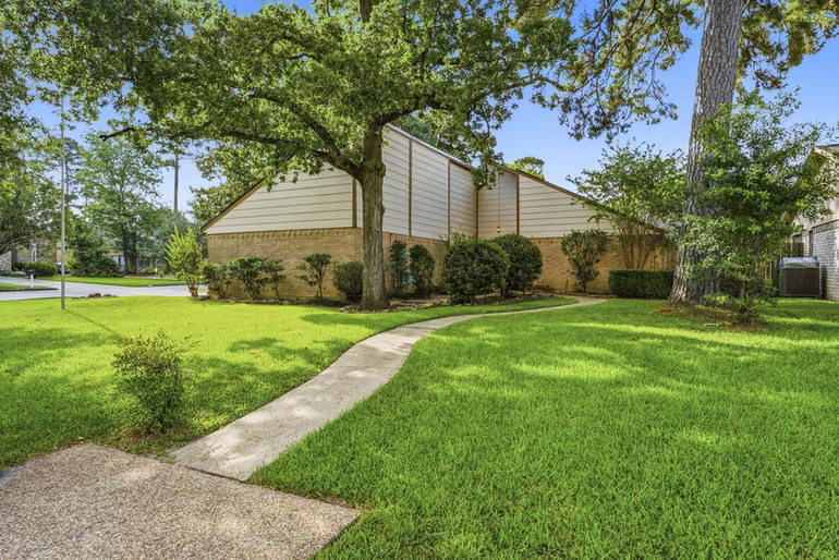 Photo 4 of 2718 Knollbrook Lane, Spring, TX