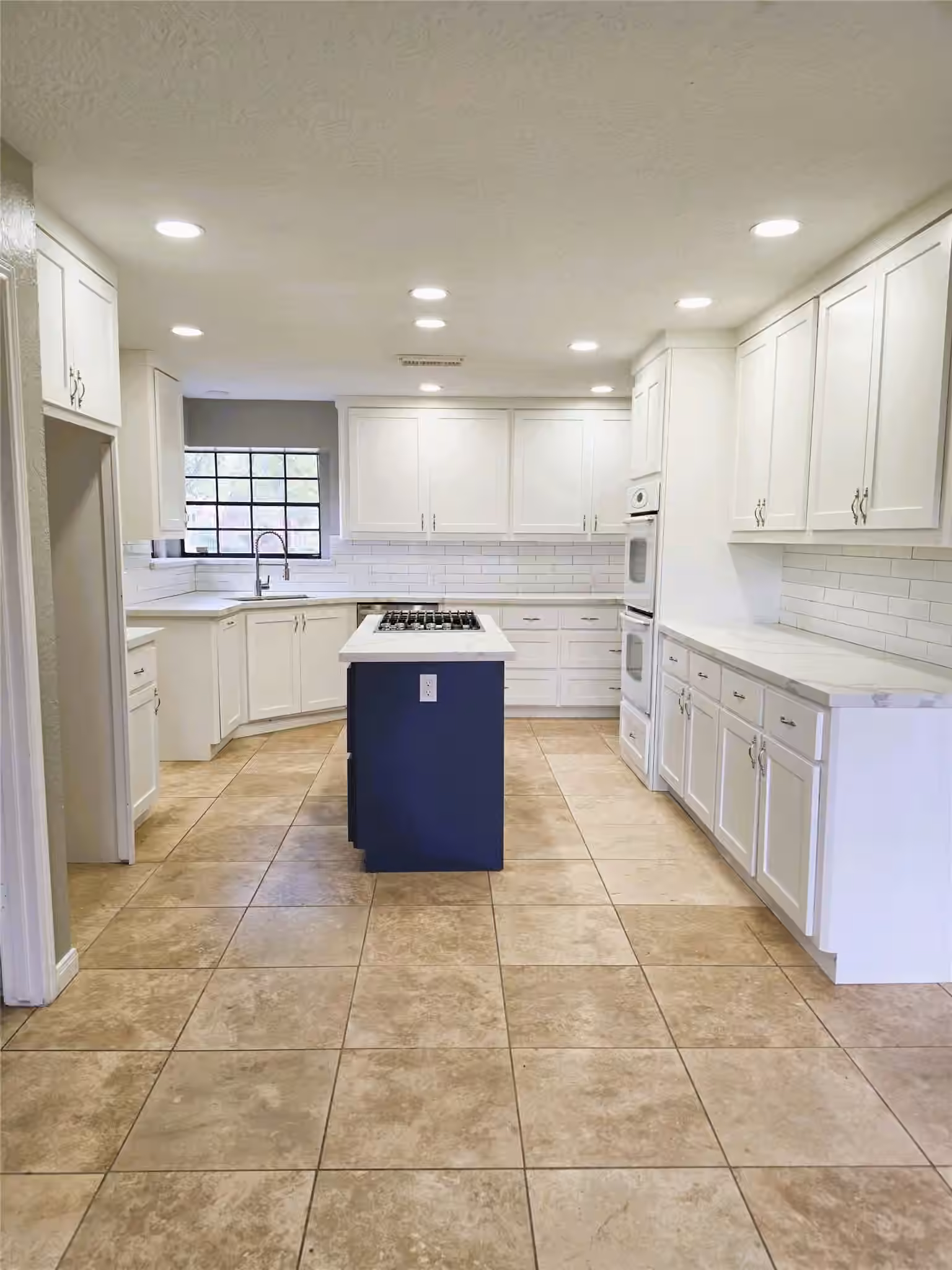 Photo 5 of 7244 Edgewater Drive, Willis, TX