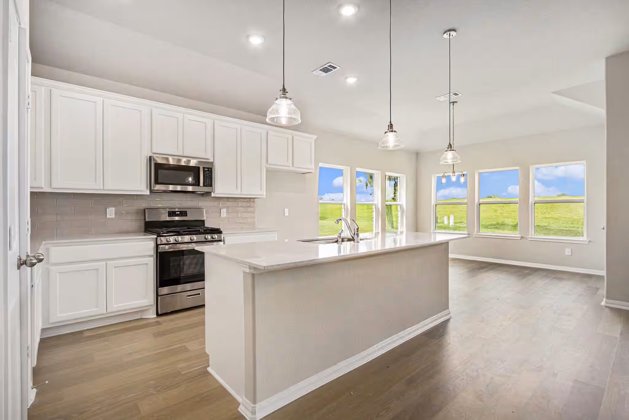 Photo of 2102 Twin Lakes Boulevard, West Columbia, TX