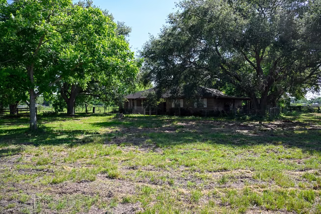 Photo 6 of 17215 County Road 831, Pearland, TX