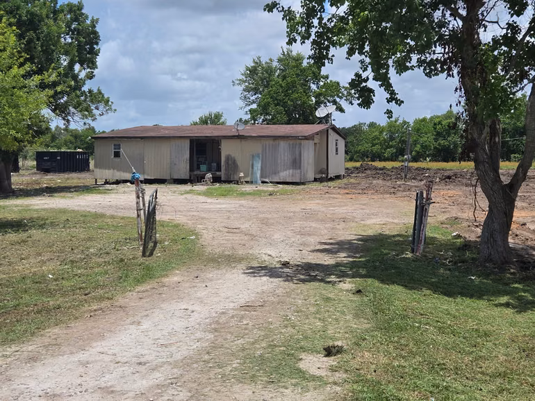 Photo 3 of 8235 County Road 128, Pearland, TX