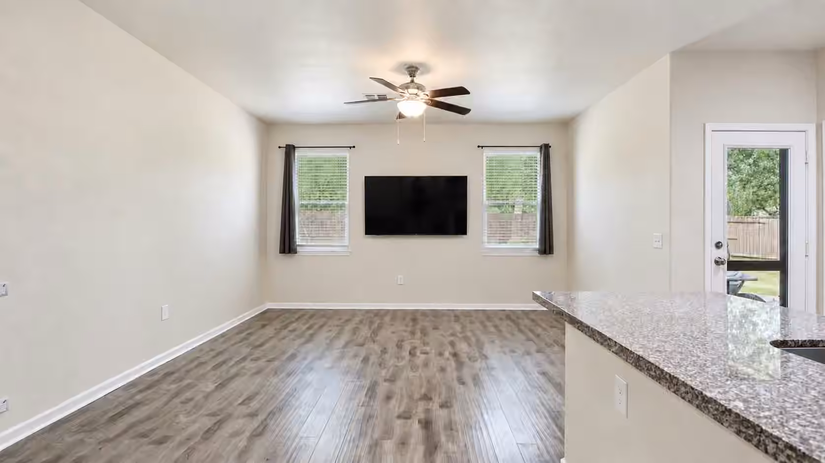 Photo 5 of 11172 Smithway Drive, Plantersville, TX