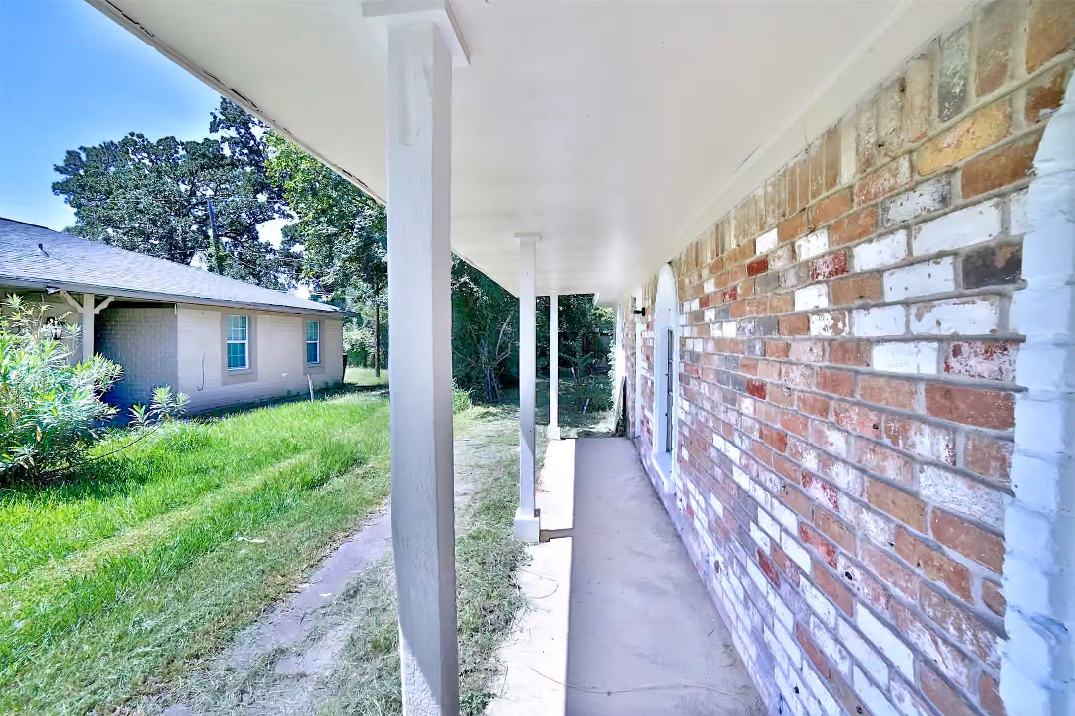 Photo 3 of 9409 Kentshire Drive, Houston, TX