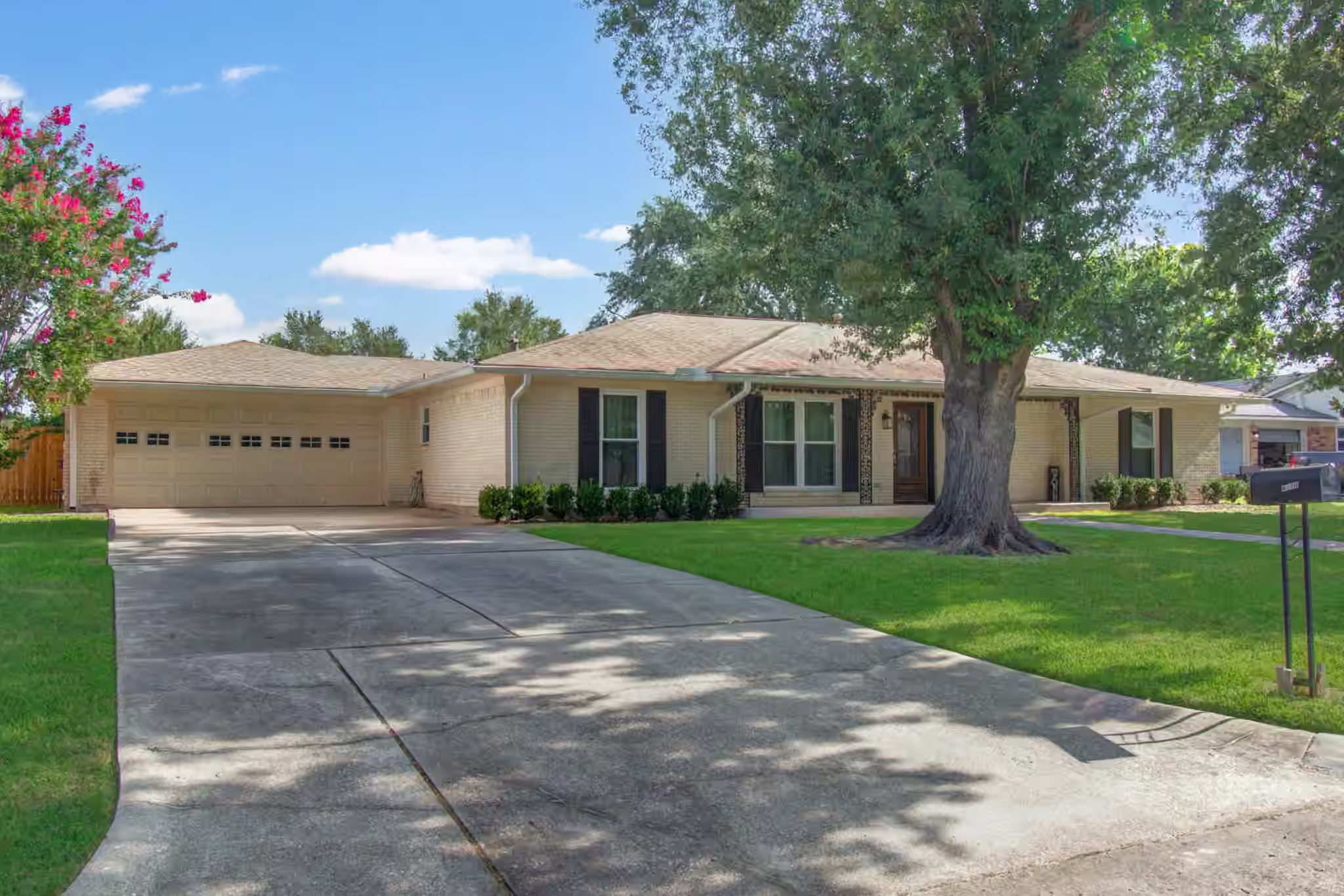 Photo 2 of 4814 Burning Tree Drive, Baytown, TX