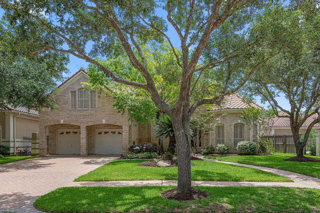 Photo of 19003 Windsor Lakes Drive, Houston, TX