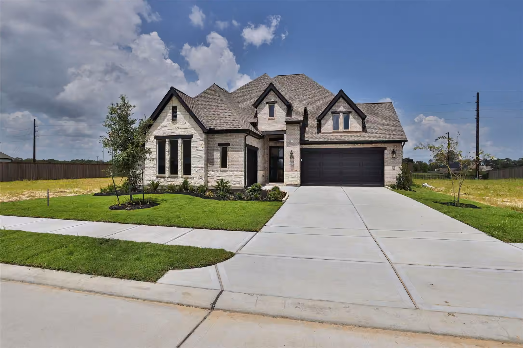 Photo of 12150 Sweetbriar Loop, Mont Belvieu, TX 77523