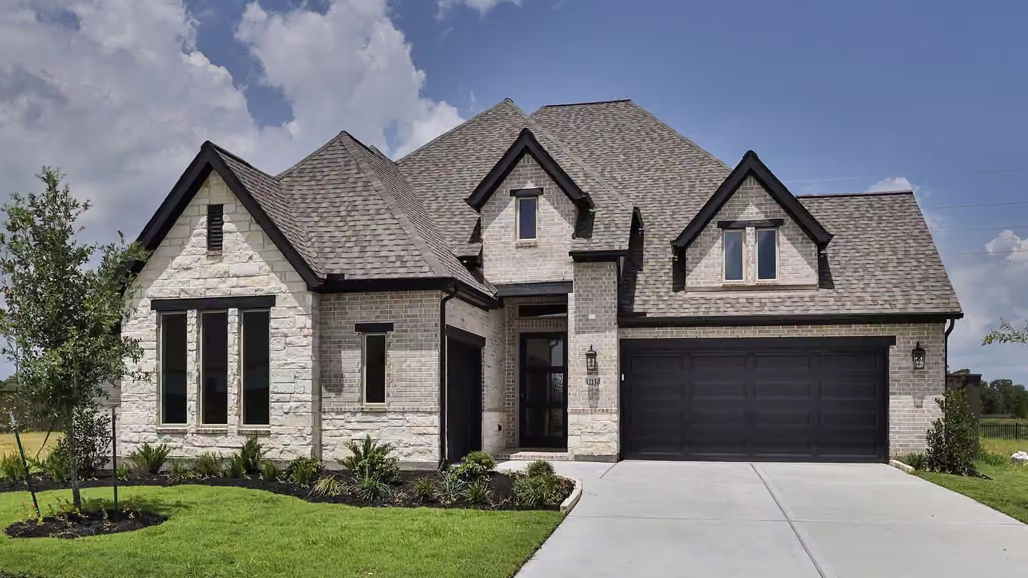 Photo 2 of 12150 Sweetbriar Loop, Mont Belvieu, TX
