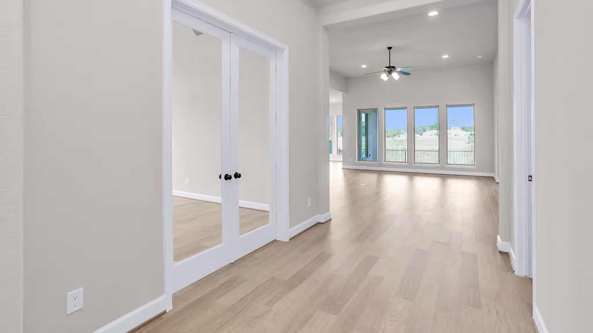 Photo 4 of 12150 Sweetbriar Loop, Mont Belvieu, TX