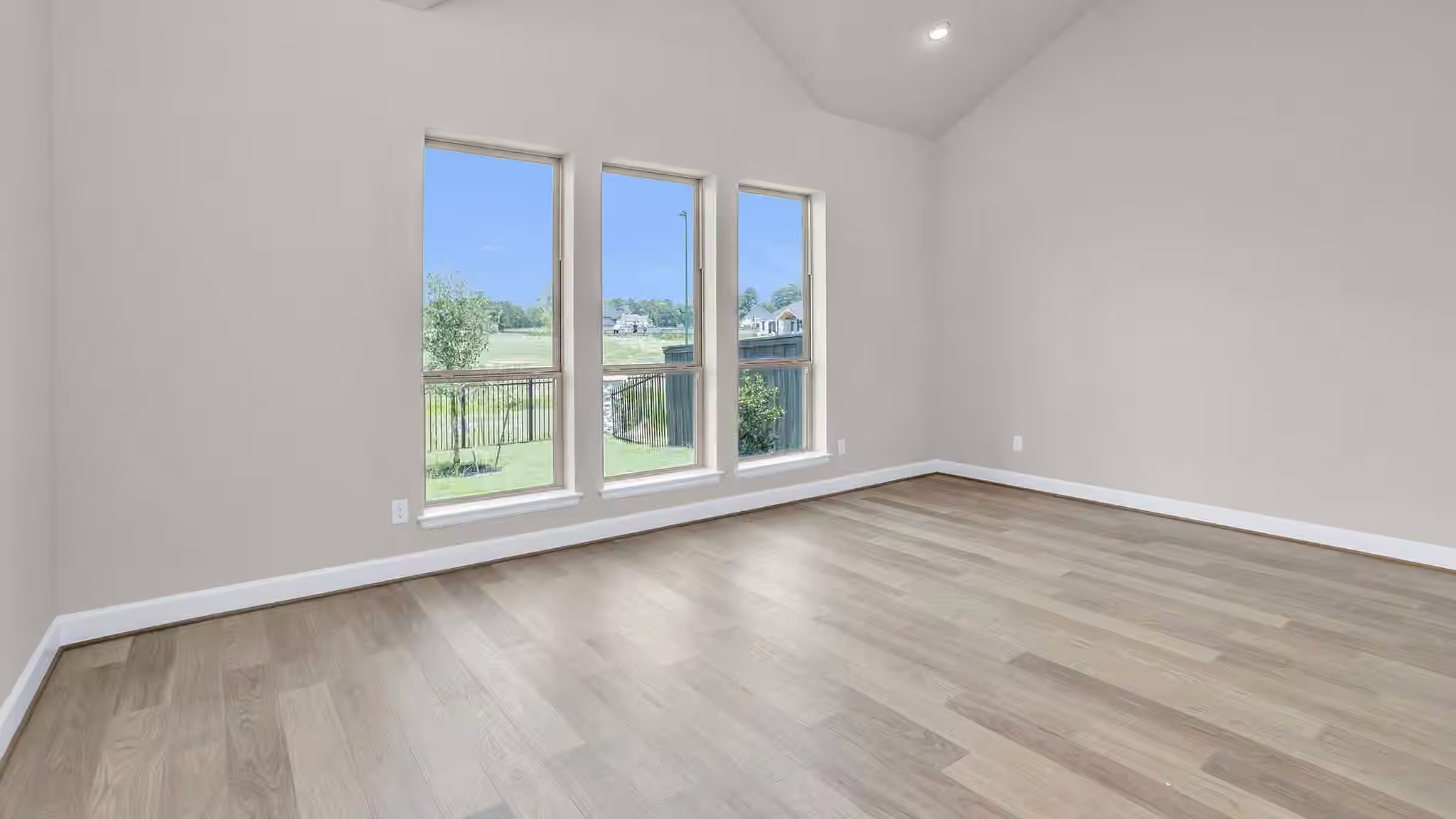 Photo 5 of 12150 Sweetbriar Loop, Mont Belvieu, TX