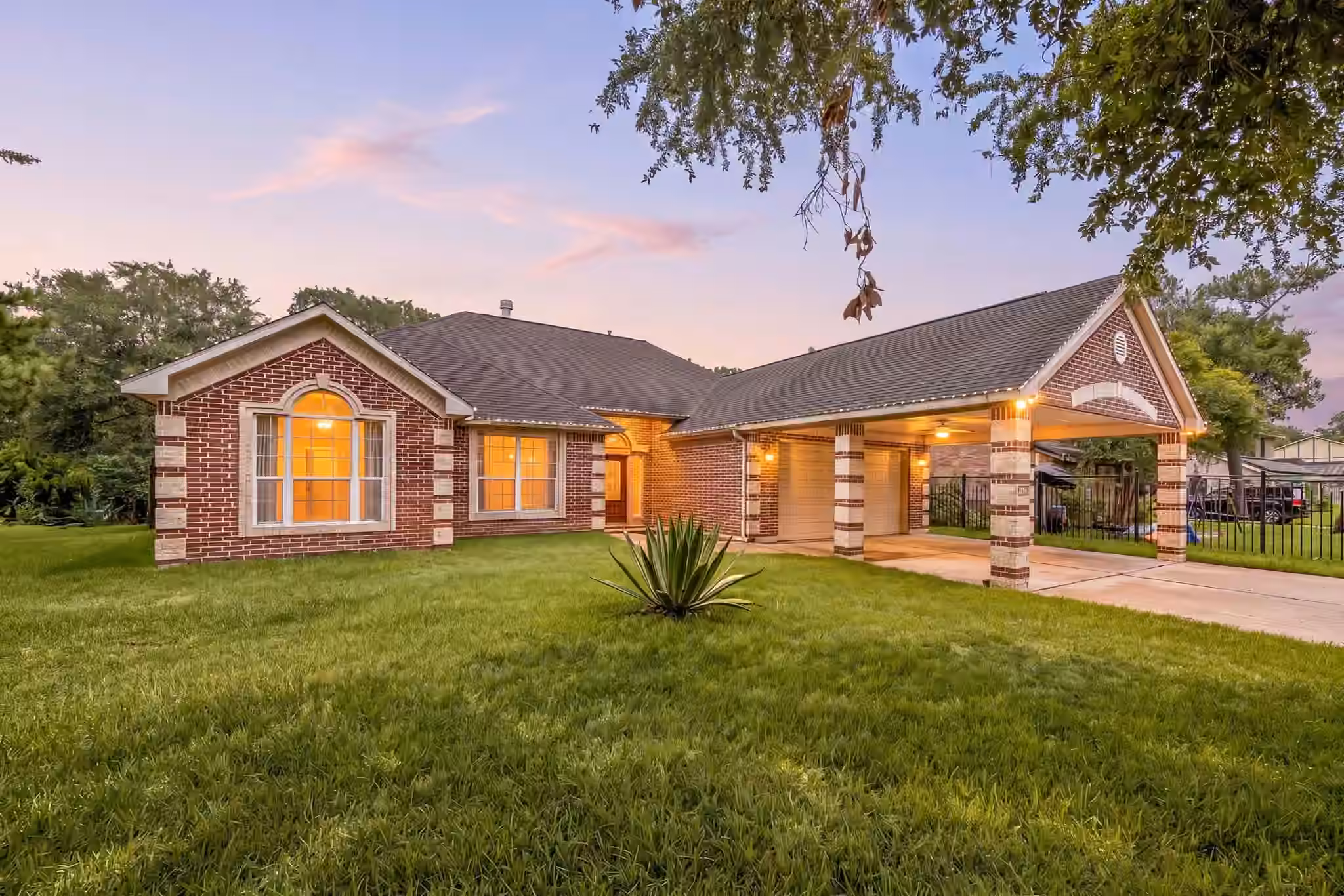 Photo 2 of 600 River Bend Drive, Baytown, TX