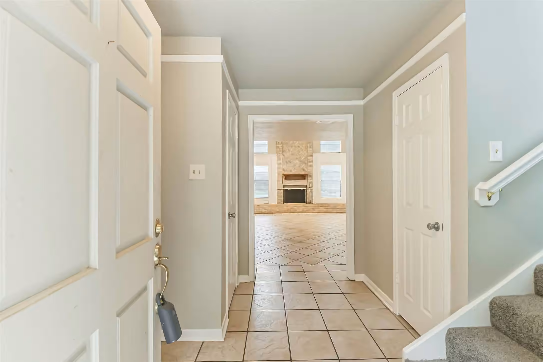 Photo 4 of 6718 Gentle Bend Drive, Houston, TX