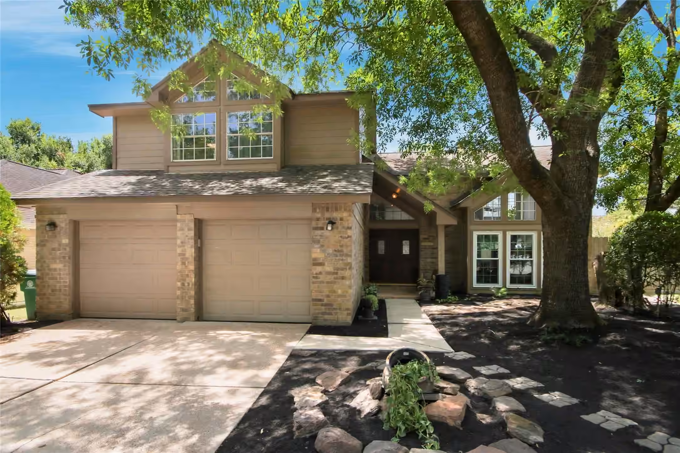 Photo 2 of 5447 Haven Oaks Drive, Houston, TX