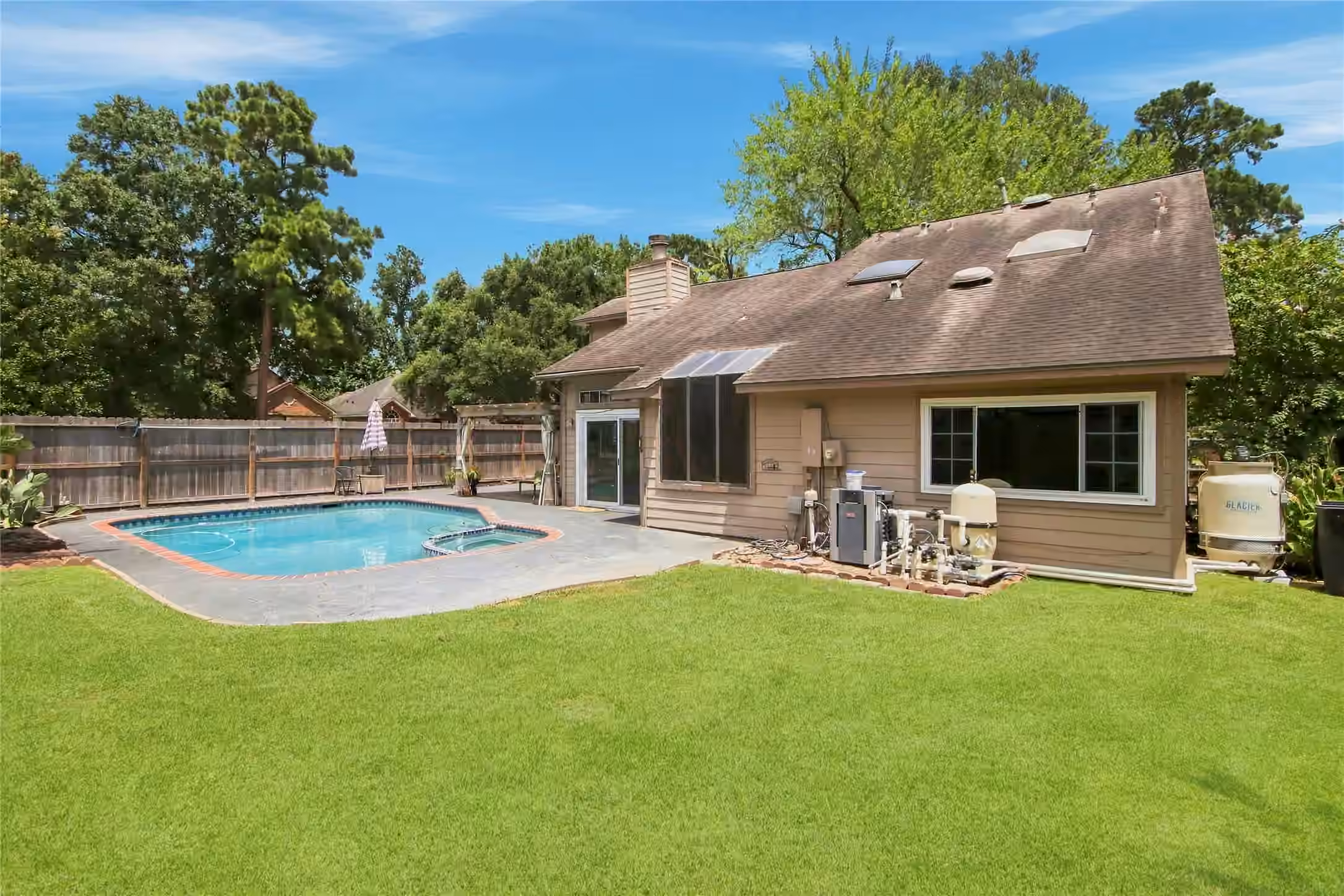 Photo 3 of 5447 Haven Oaks Drive, Houston, TX